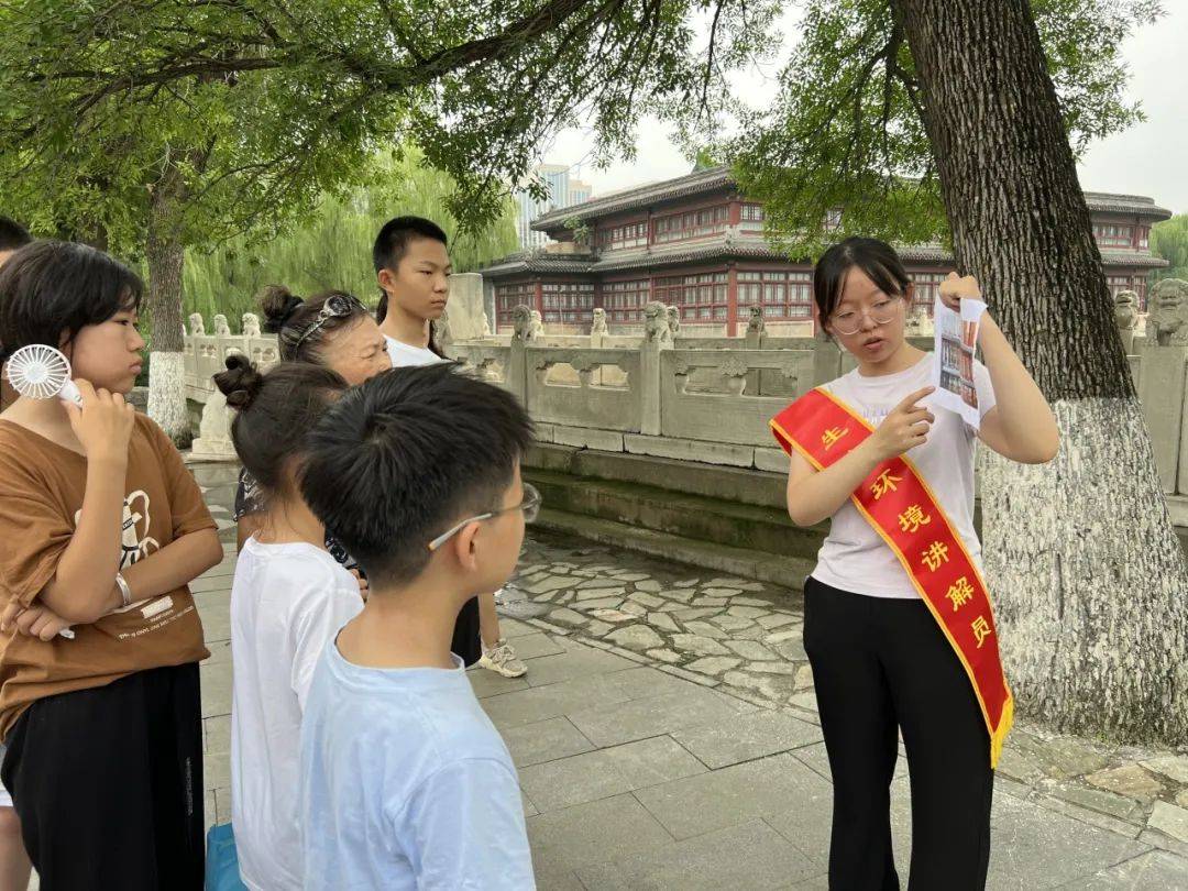 绿意盎然：打造生态友好型公园停车场效果图设计